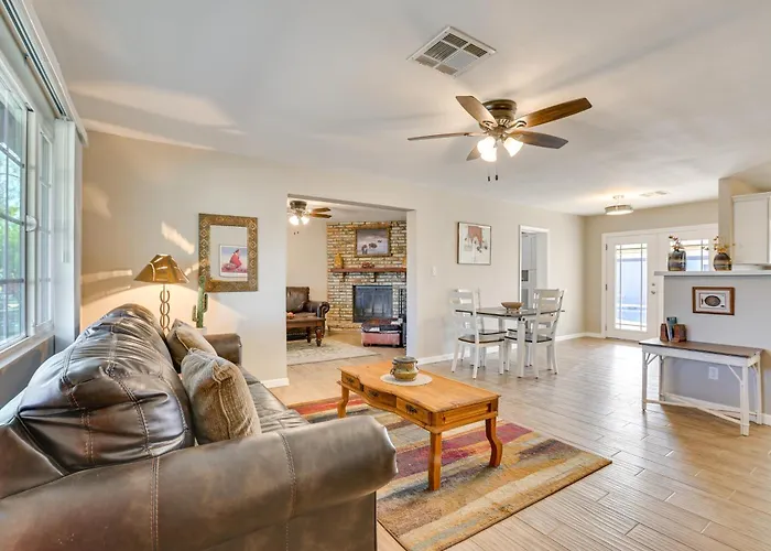 Holiday home Centrally Located Oasis 1 Mi To Shadow Mountain!