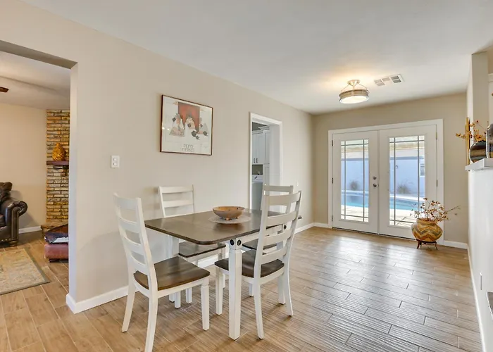 Centrally Located Oasis 1 Mi To Shadow Mountain! Holiday home Phoenix