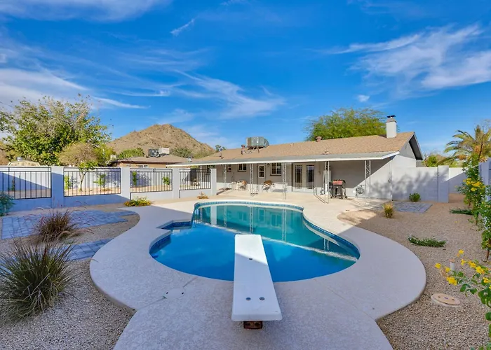 Centrally Located Oasis 1 Mi To Shadow Mountain! Holiday home Phoenix