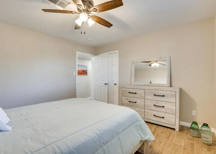 Centrally Located Oasis 1 Mi To Shadow Mountain! Phoenix